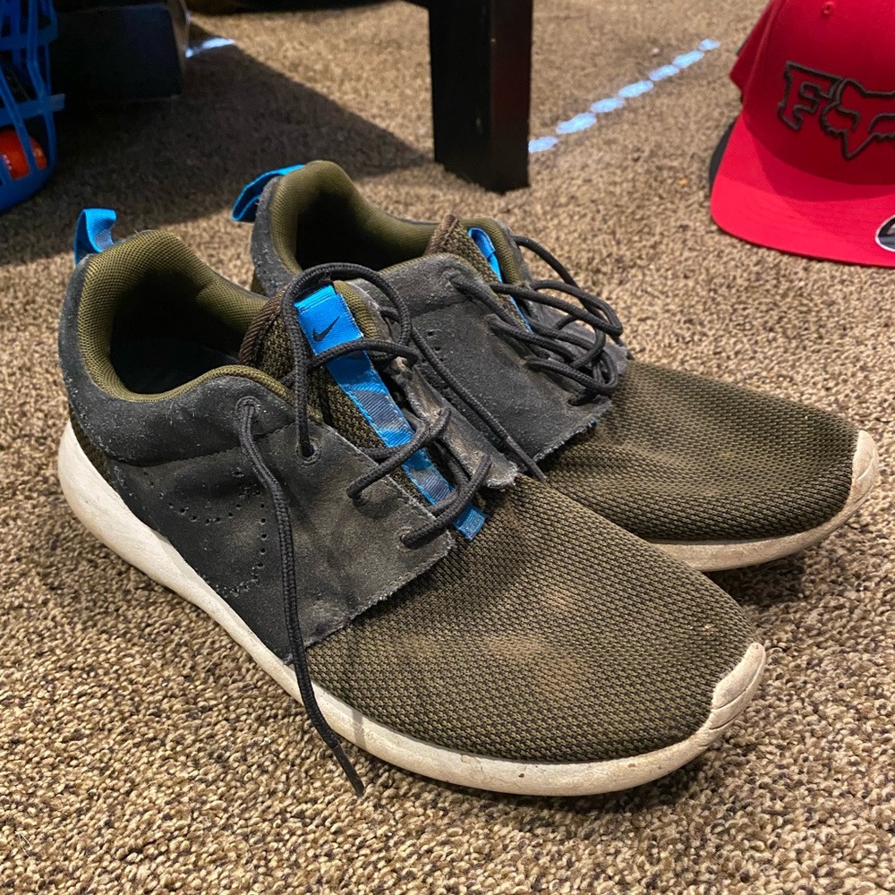 Men’s Nike shoes size 9.5